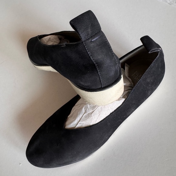 Eileen Fisher Women's Classic Black Suede Flats, Size 9 - Picture 2 of 7